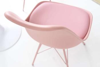 scandinavische stoel roze
